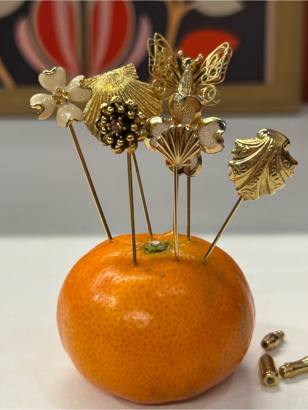 Six vintage pins gold tone